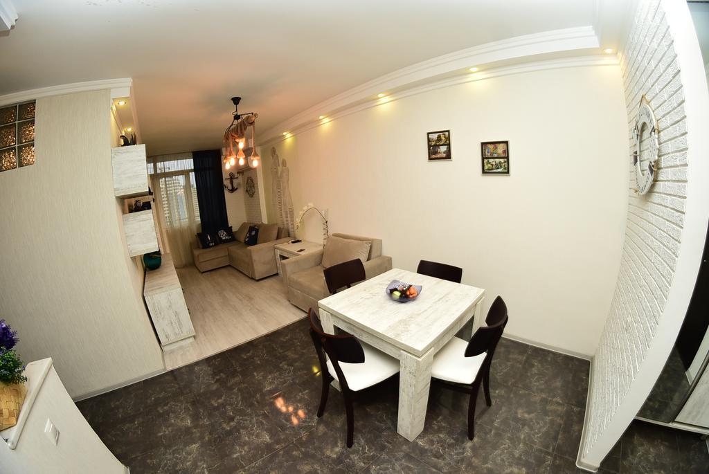 Stars Apartment Batoemi Buitenkant foto